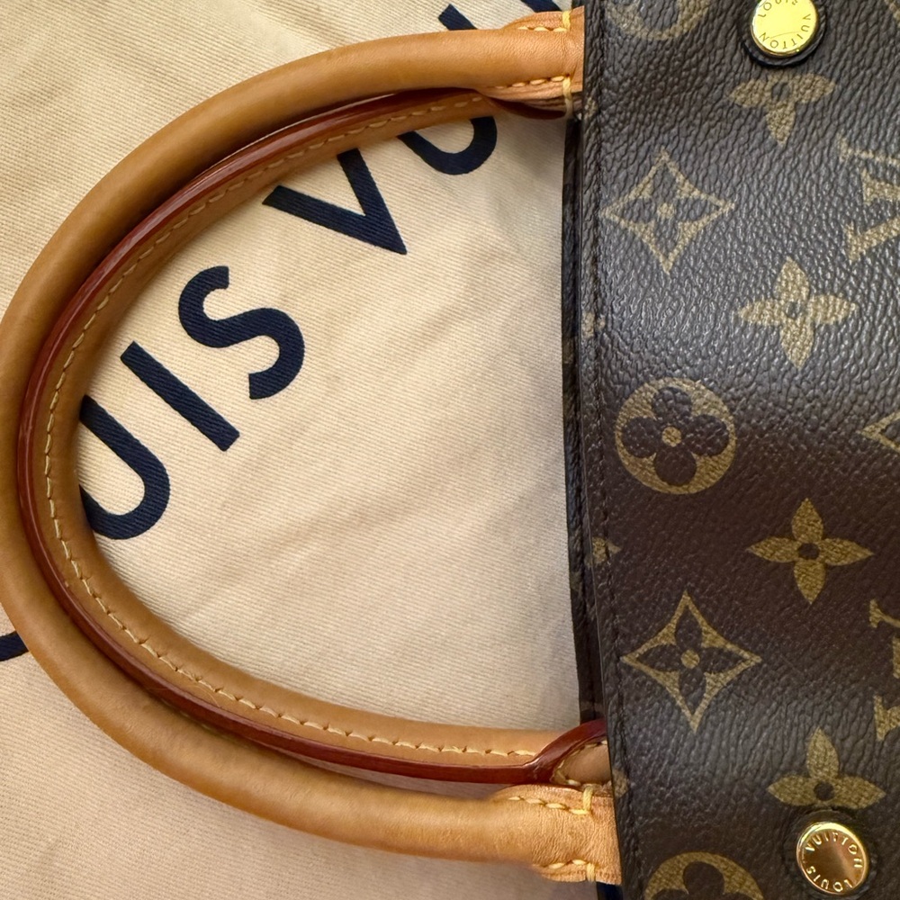 Louis Vuitton Montaigne GM Brown and Tan Monogram Tote with COA. - Picture 7 of 12